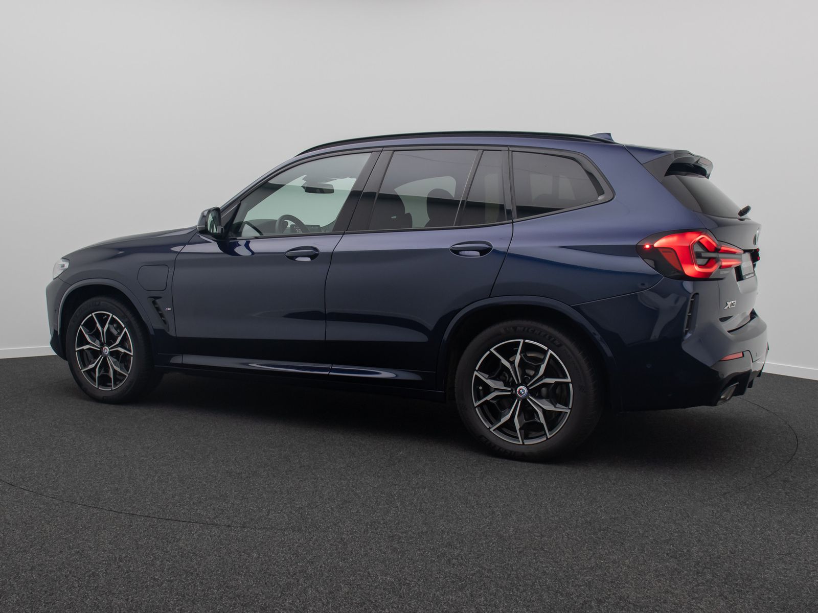Fahrzeugabbildung BMW X3 xD30e M Sport Kamera DAB HIFI HUD Individual