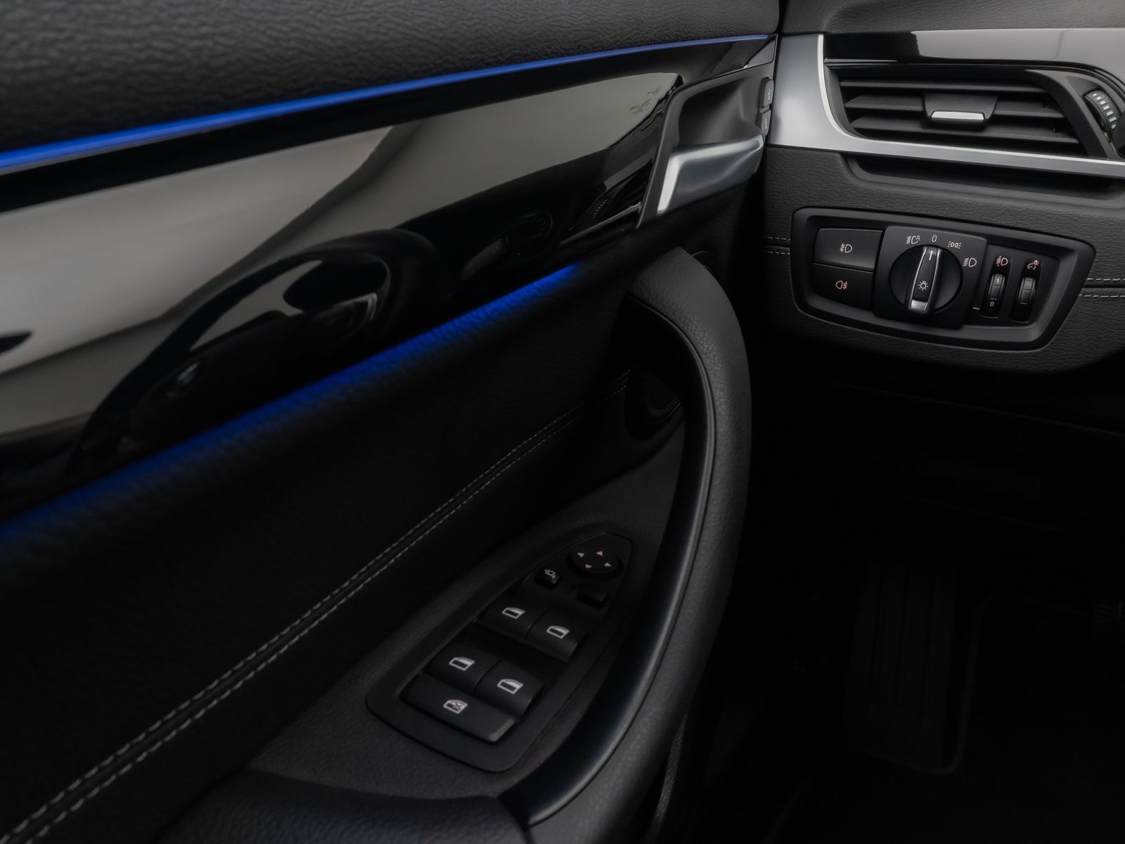 Fahrzeugabbildung BMW X1 sD18d xLine Parkassist HUD DAB Lenkrhzg Alarm