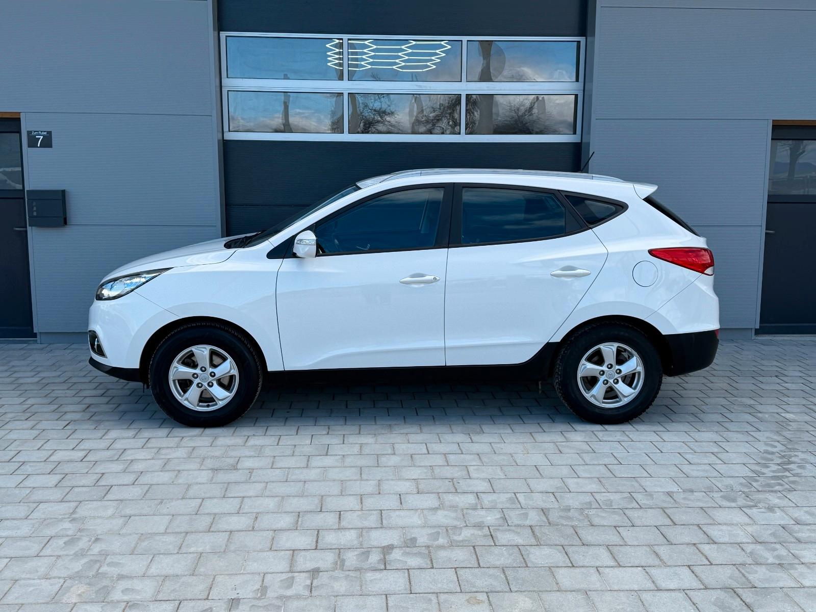 Hyundai ix35 | AHK PDC BLUE etc. | TÜV & Service neu