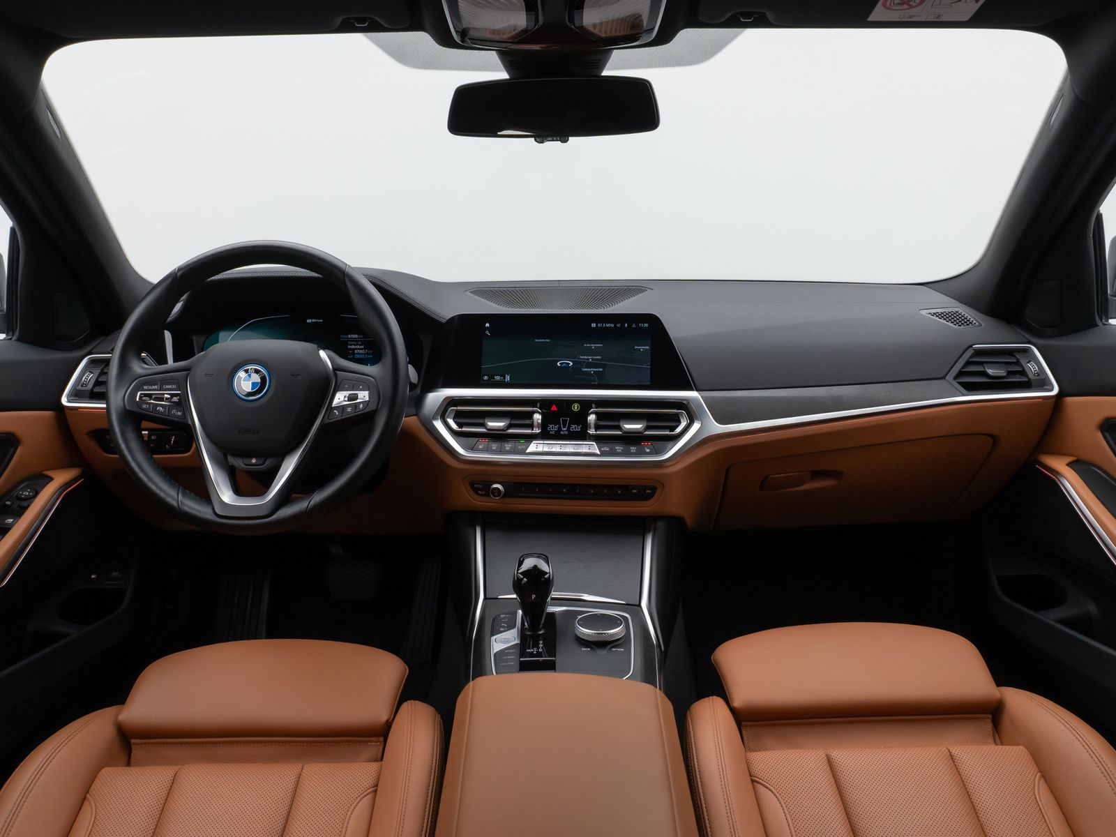 Fahrzeugabbildung BMW 330e Luxury Line 360°Laser HUD DAB HiFi Sport