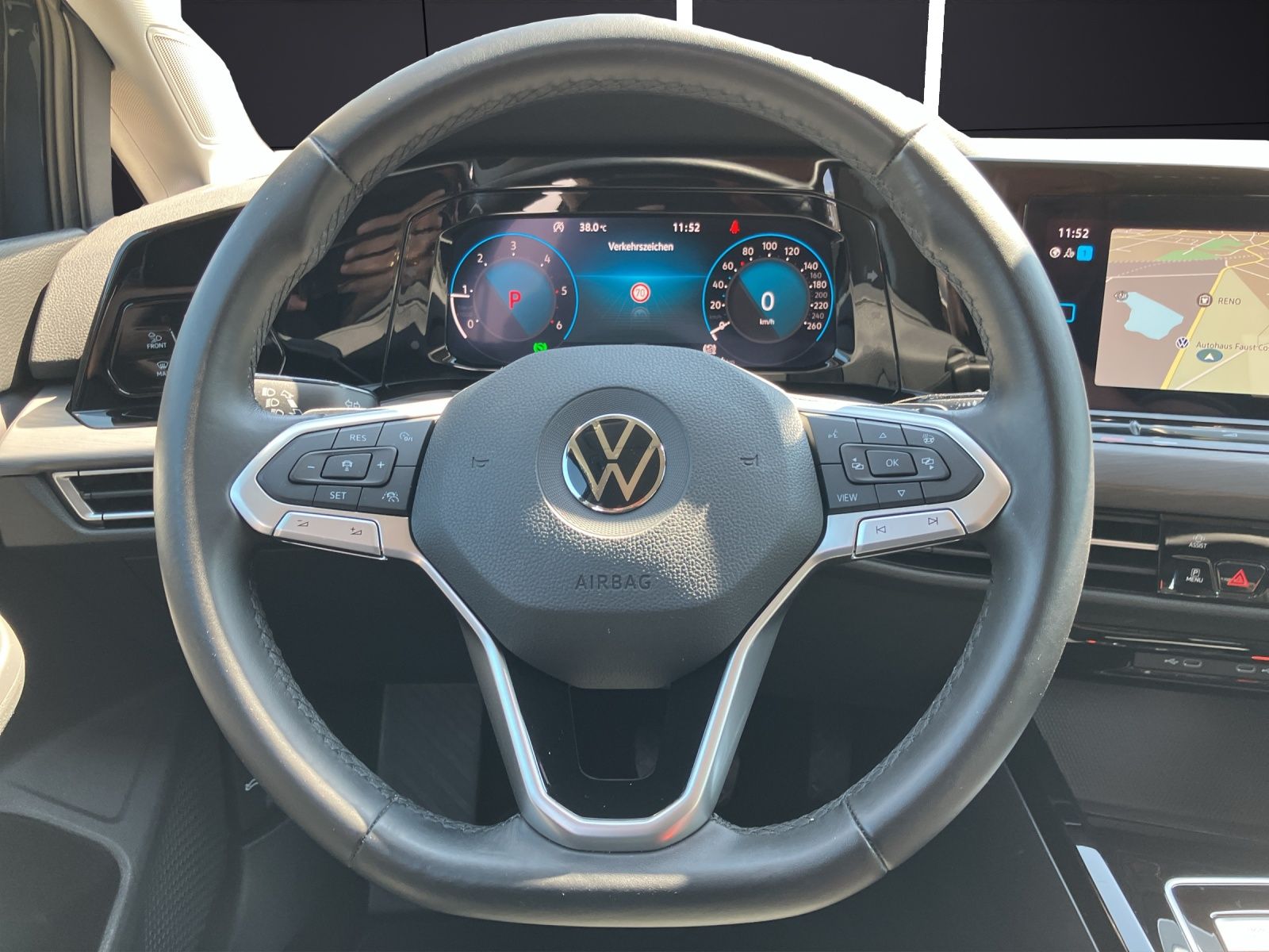 Fahrzeugabbildung Volkswagen Golf VIII Variant TDI Style DSG LEDplus Navi AID