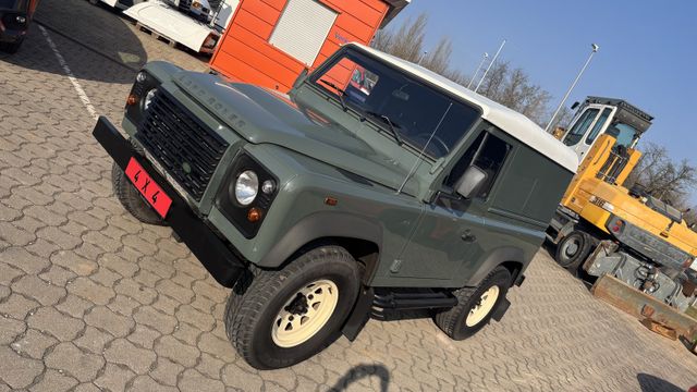 Land Rover Defender 90 E