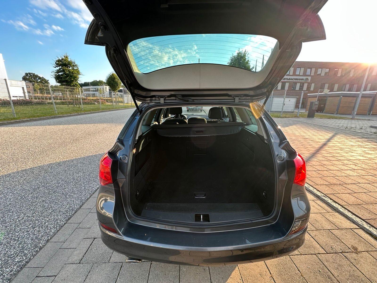Opel Astra 2012 — photo 9