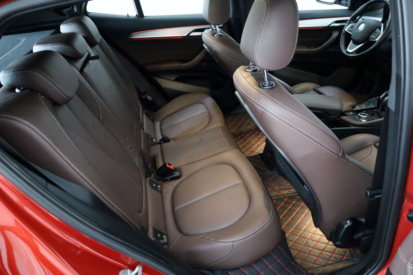 Fahrzeugabbildung BMW X2 sDrive 20 i Advantage Plus,Navi,Kamera,AHK+WR