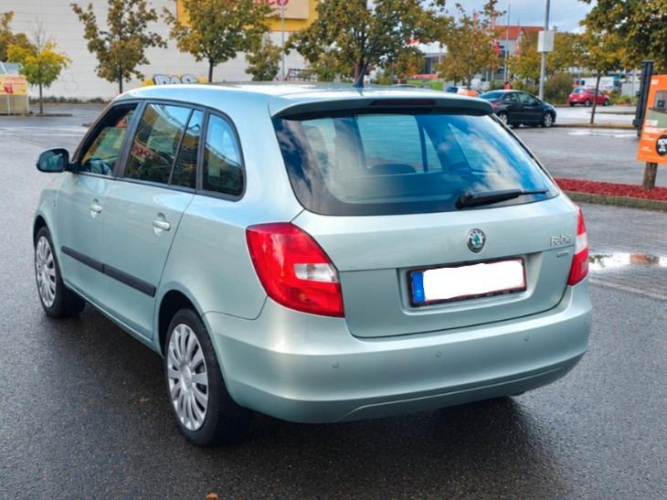 Skoda Fabia 2011 — rear view