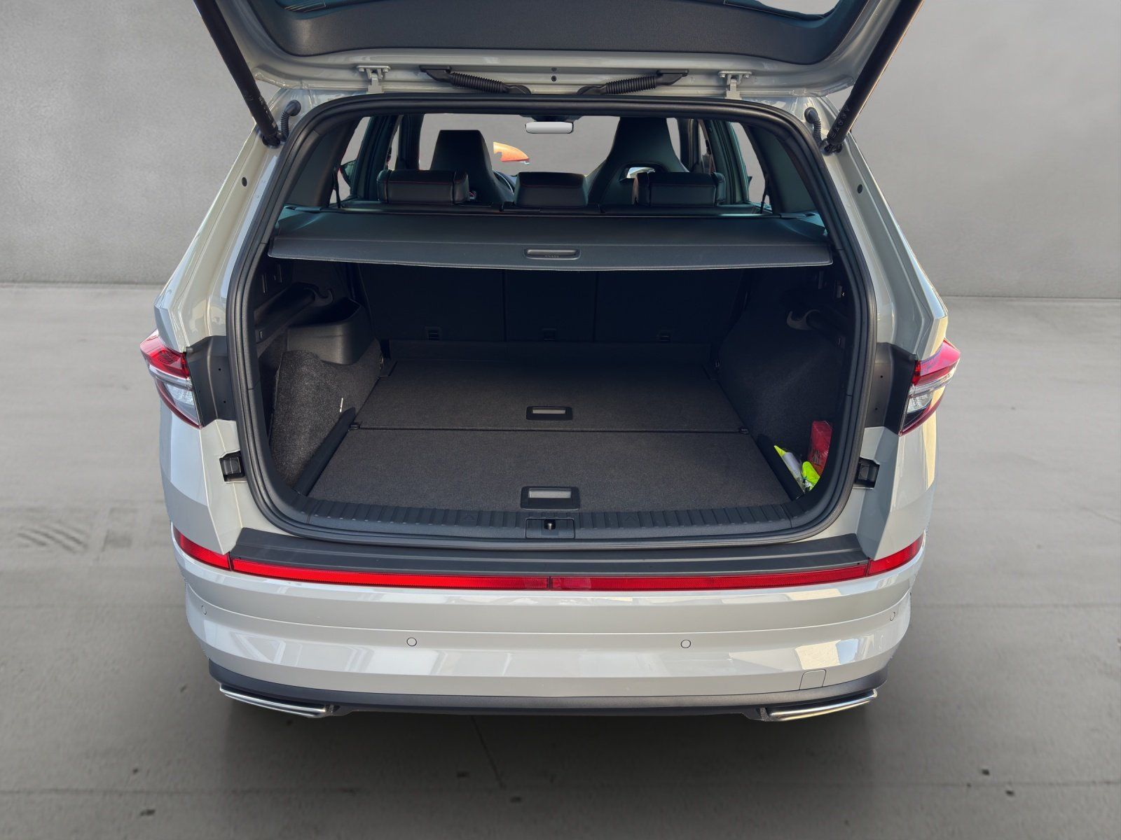 Fahrzeugabbildung SKODA Kodiaq 2.0 TSI RS 4x4/AHK/ST-HZG/KAMERA/ACC/DCC/