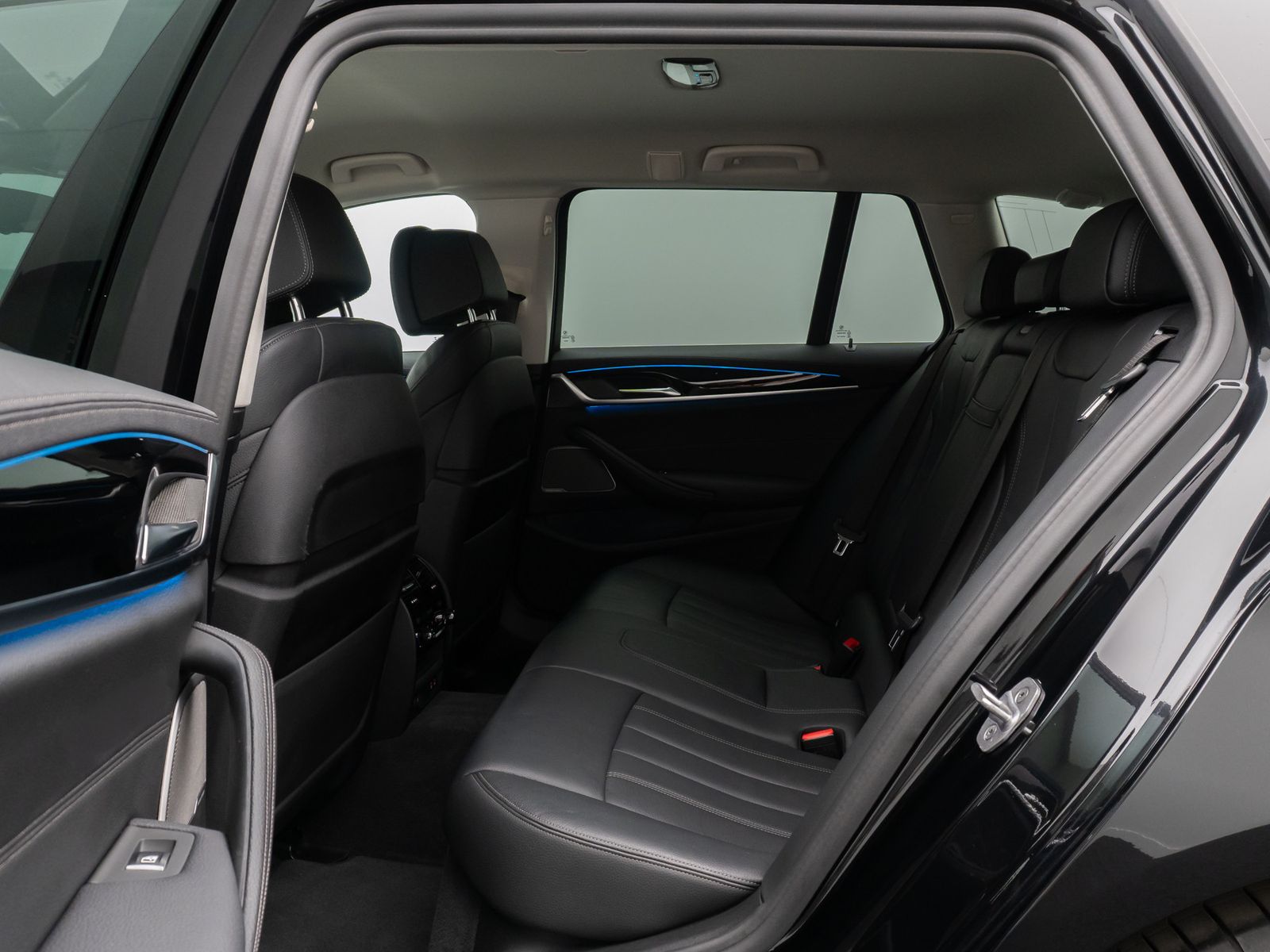 Fahrzeugabbildung BMW 530e Luxury Line 360° Laser DAB H/K SoftCl Sport