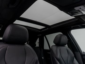 Fahrzeugabbildung BMW X5 xD40d M Sport Kamera Panorama HUD DAB H/K AHK