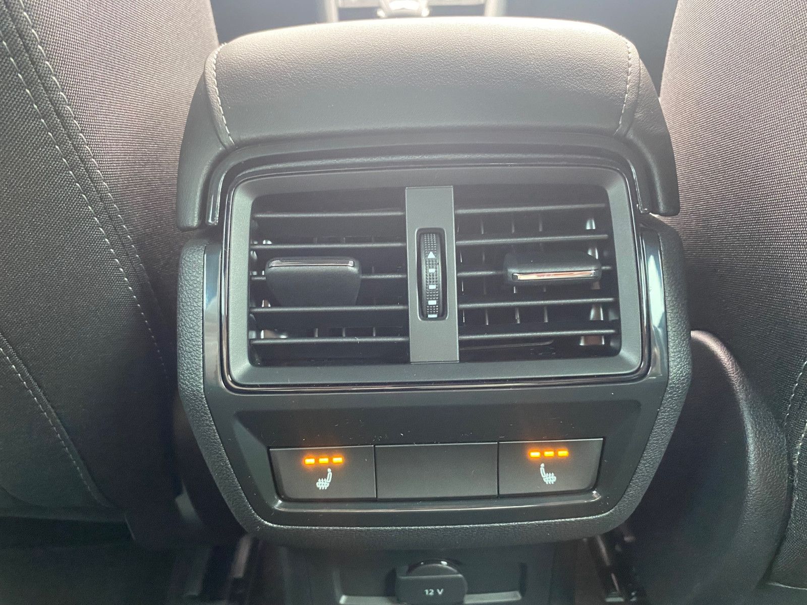 Fahrzeugabbildung SKODA Karoq 2.0l TDI DSG Sportline