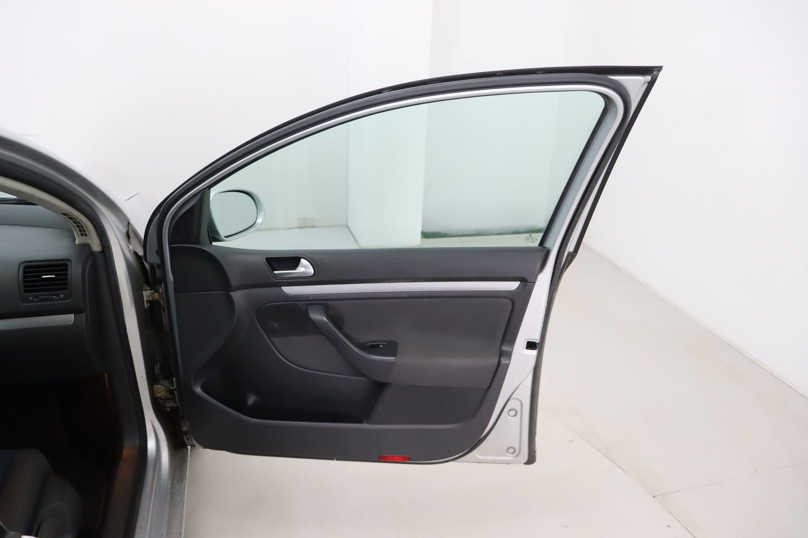 Fahrzeugabbildung Volkswagen Golf V 2.0 TDI DSG Tour HU 04.2028