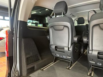 Mercedes V 300 - 12