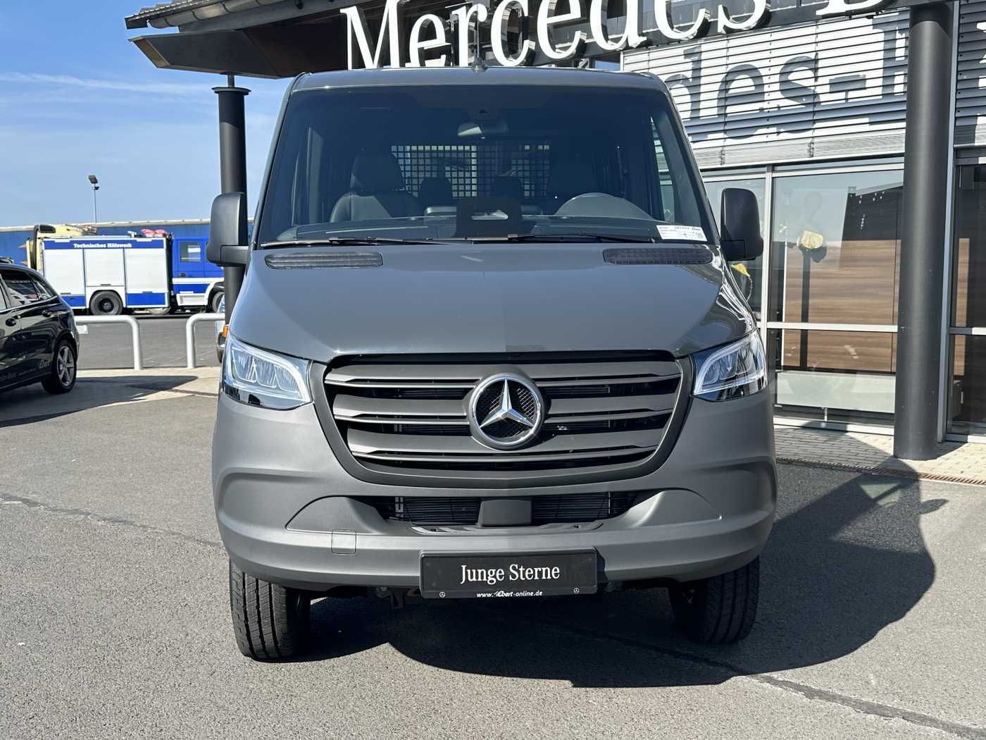 Fahrzeugabbildung Mercedes-Benz Sprinter 319 CDI DoKa 3665 4x4 Klima AHK LED