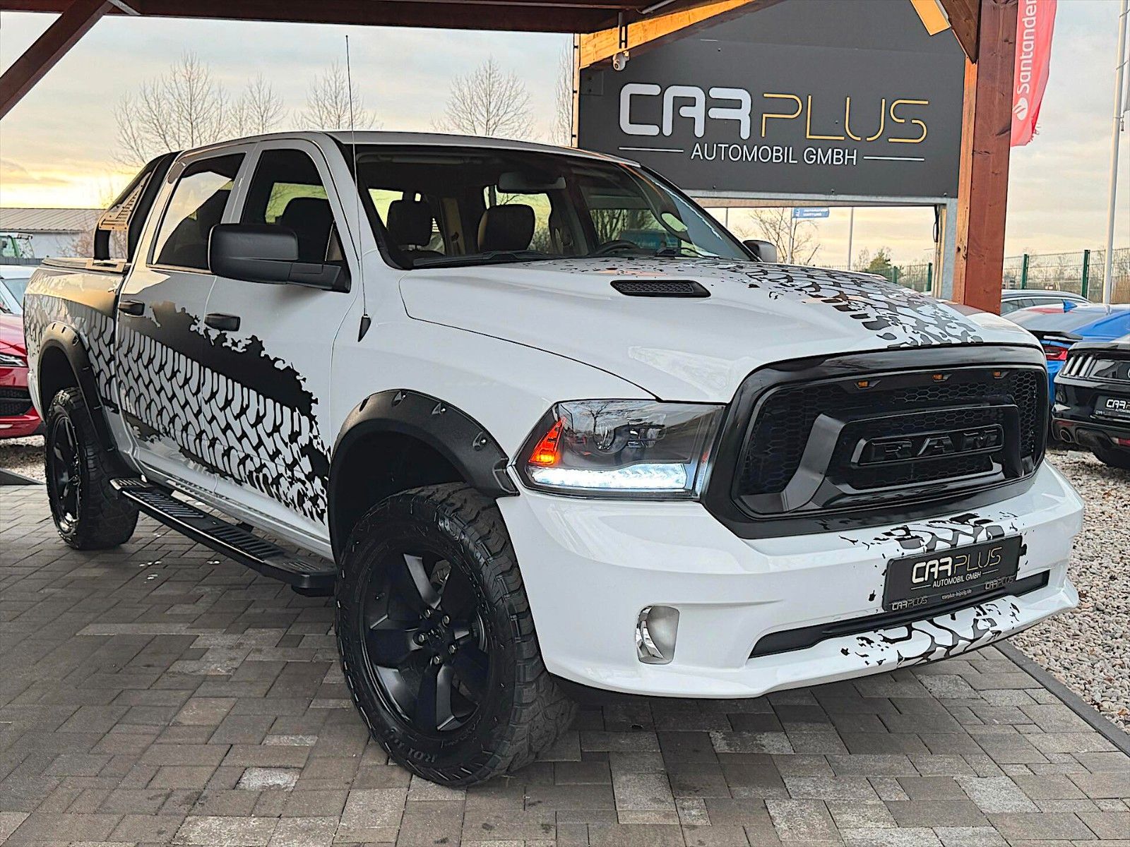 Fahrzeugabbildung Dodge RAM 5.7 V8 HEMI SPORT Offroad CrewCab 4x4 LED