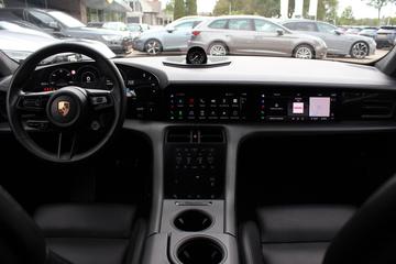 صورة 3 لـ 2020 Porsche TAYCAN