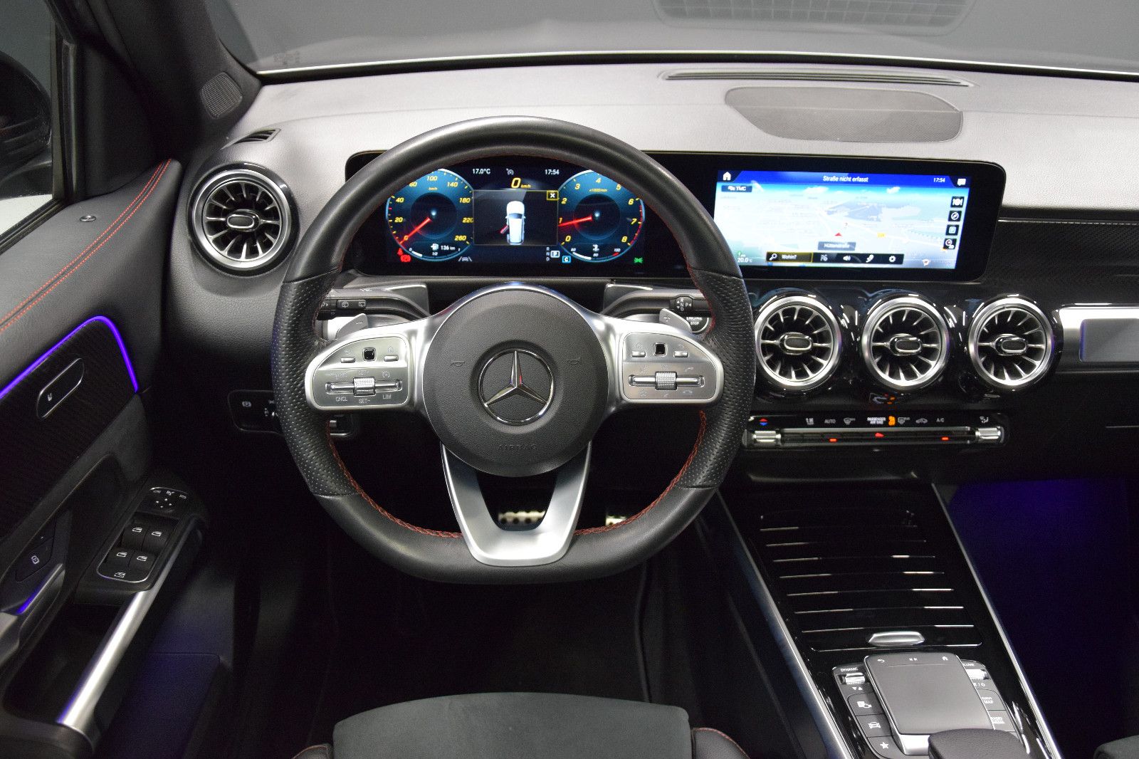 Fahrzeugabbildung Mercedes-Benz GLB 200 AMG Line 7Sitze Pano Ambi Widescreen AHK