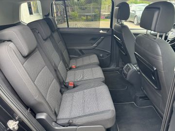 Volkswagen Touran - 10