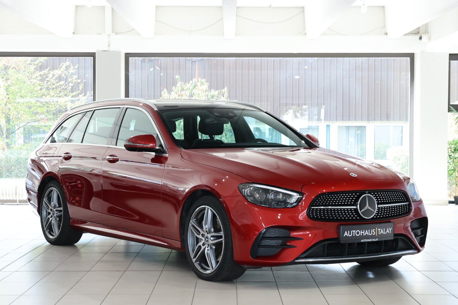 Mercedes-Benz E 220 d  T-Modell 4Matic*AMG-Line*360*ACC*Pano