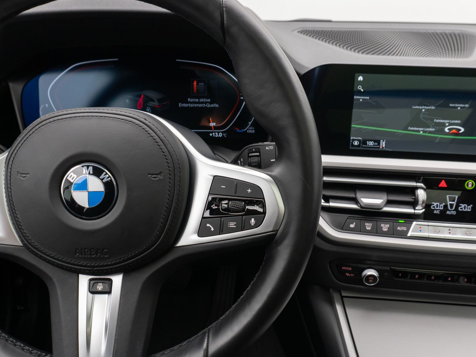Fahrzeugabbildung BMW 320d  xD Panorama Kamera HUD DAB H/K Lenkradhzg