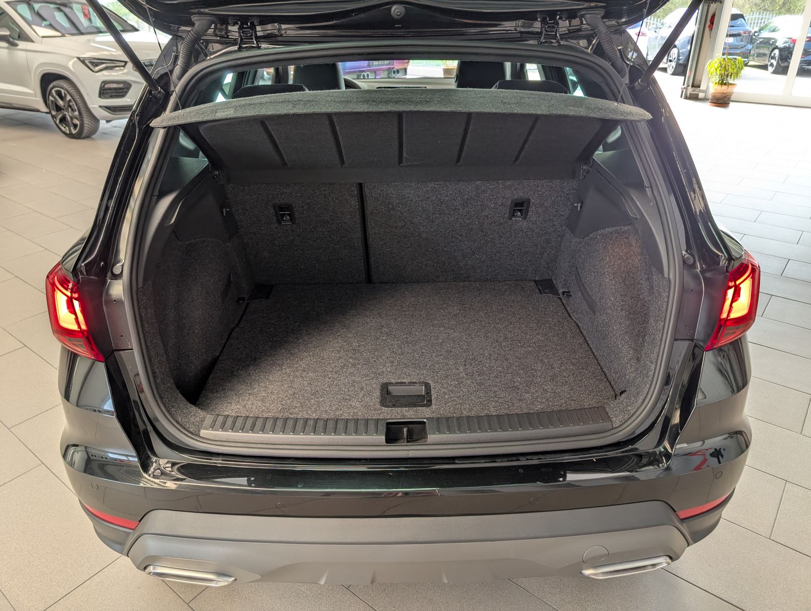 Fahrzeugabbildung SEAT Arona 1.5 TSI DSG FR LED ACC Cam Dinamica AHK 18