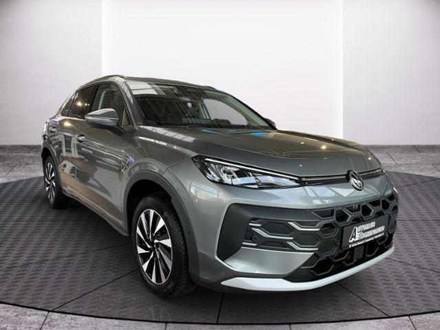 Fahrzeugabbildung Volkswagen T-Roc Life 1.5 l eTSI DSG AHK GJR NAVI