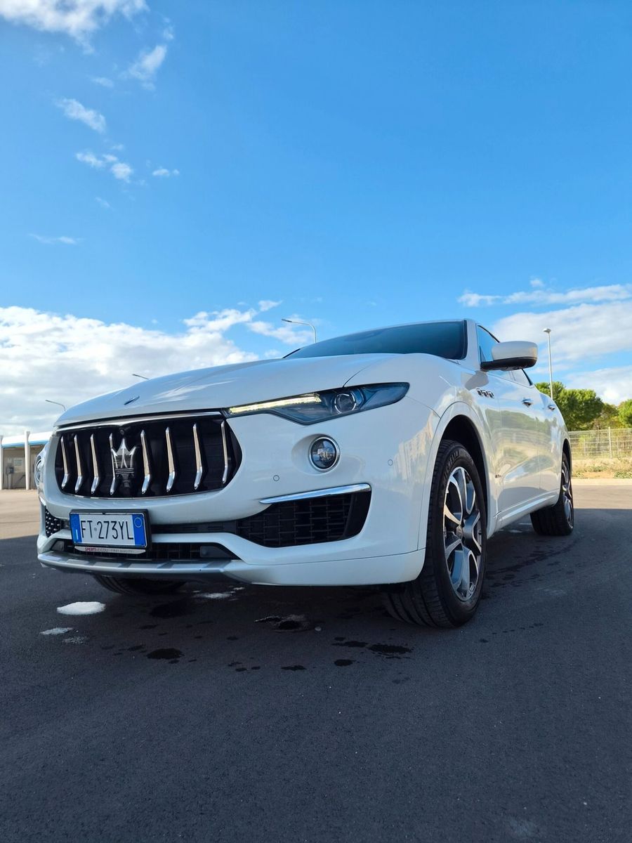 Maserati Levante V6 Diesel 275 CV AWD Granlusso imagem 2