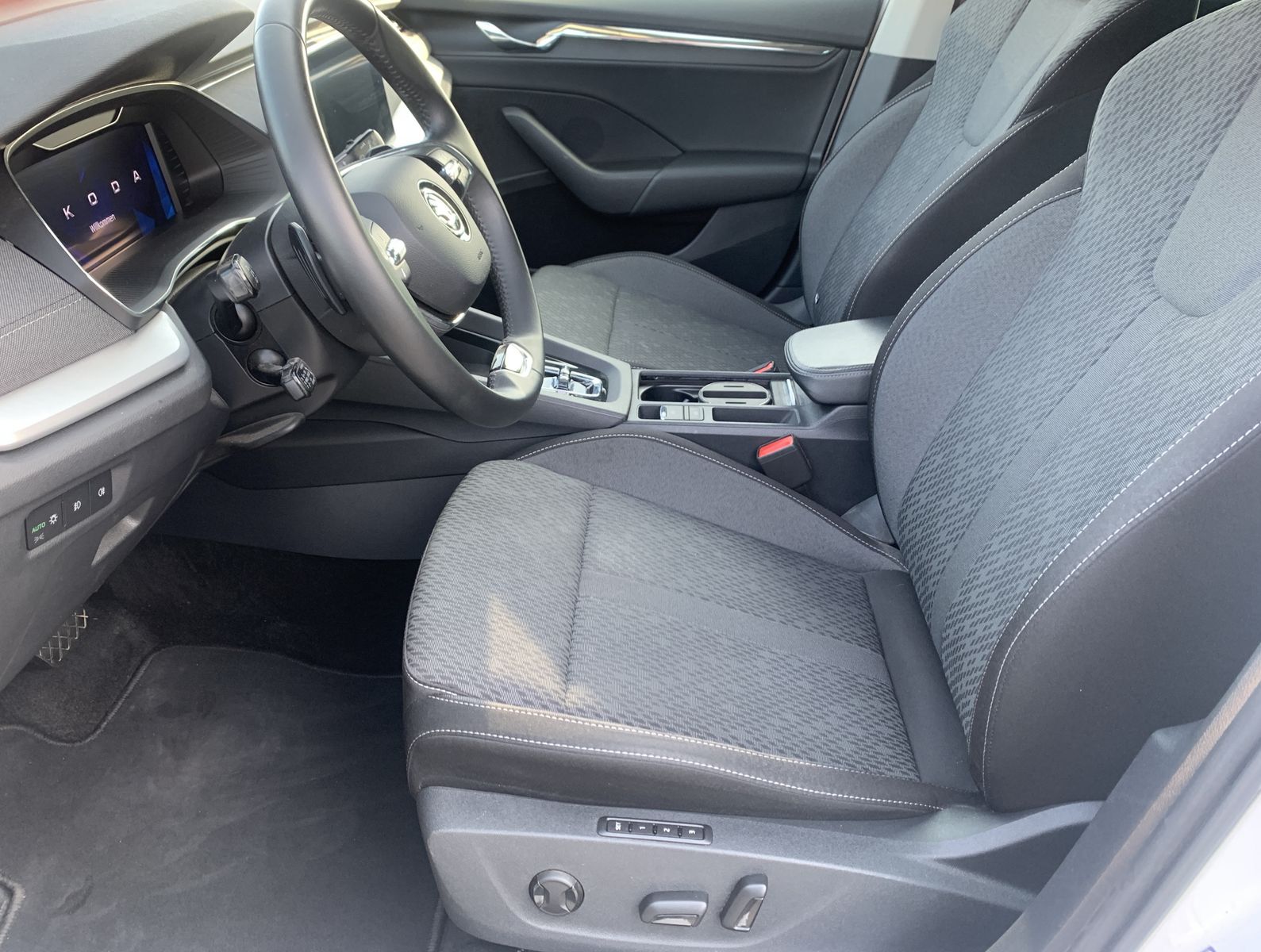Fahrzeugabbildung SKODA Octavia 2.0 TDI*AHK*LED*HeadUp*Cam*Navi*ACC*