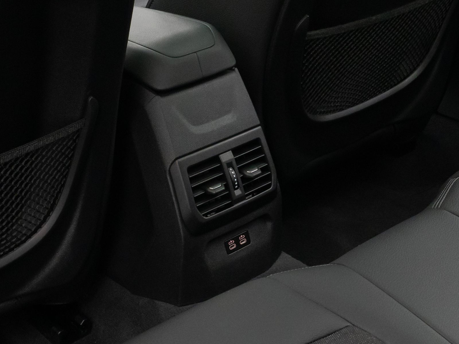 Fahrzeugabbildung BMW 118i Panorama Kamera Lenkrhzg DAB Komfort Sport