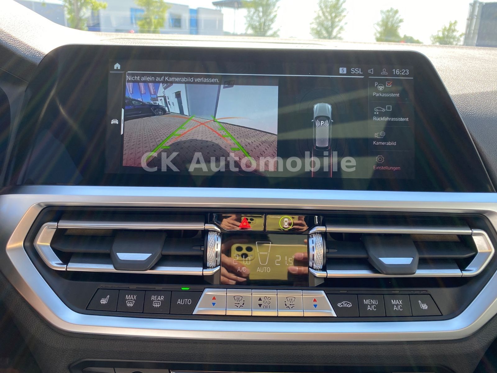 Fahrzeugabbildung BMW 320d xDrive Touring Sport-Line/Laser/Pano/Kamera