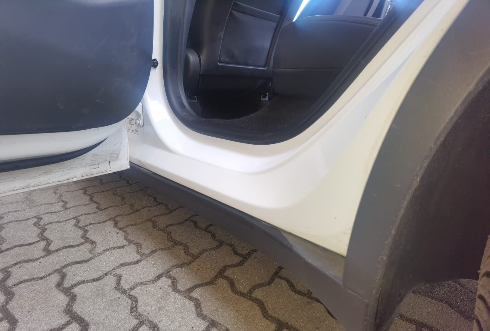Fahrzeugabbildung Tesla Model Y Long Range AWD Modell 2023