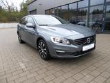 Volvo V60 Kinetic Autom.*AHK*Leder*Navi*Kamera*Sitzh.* - Volvo V60 in Wiesbaden