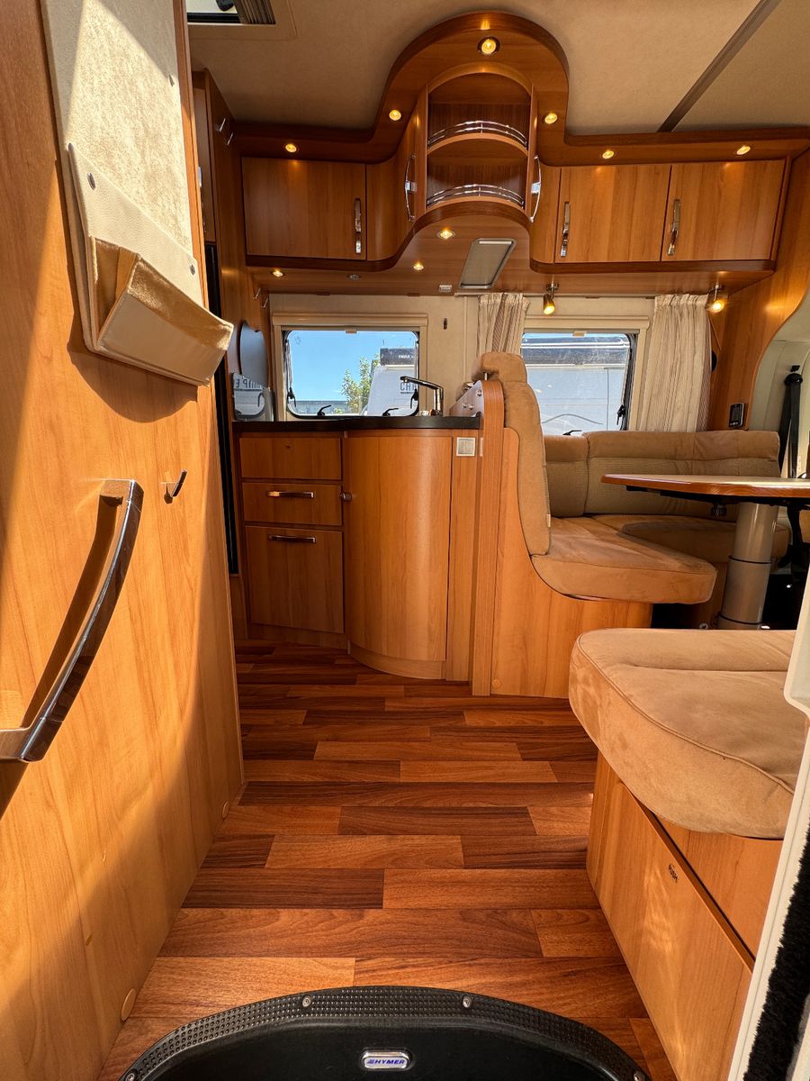 Fahrzeugabbildung HYMER / ERIBA / HYMERCAR T 614 CL 2X2 EXCLUSIVE LINE DUCATO MAXI SOLAR 1H