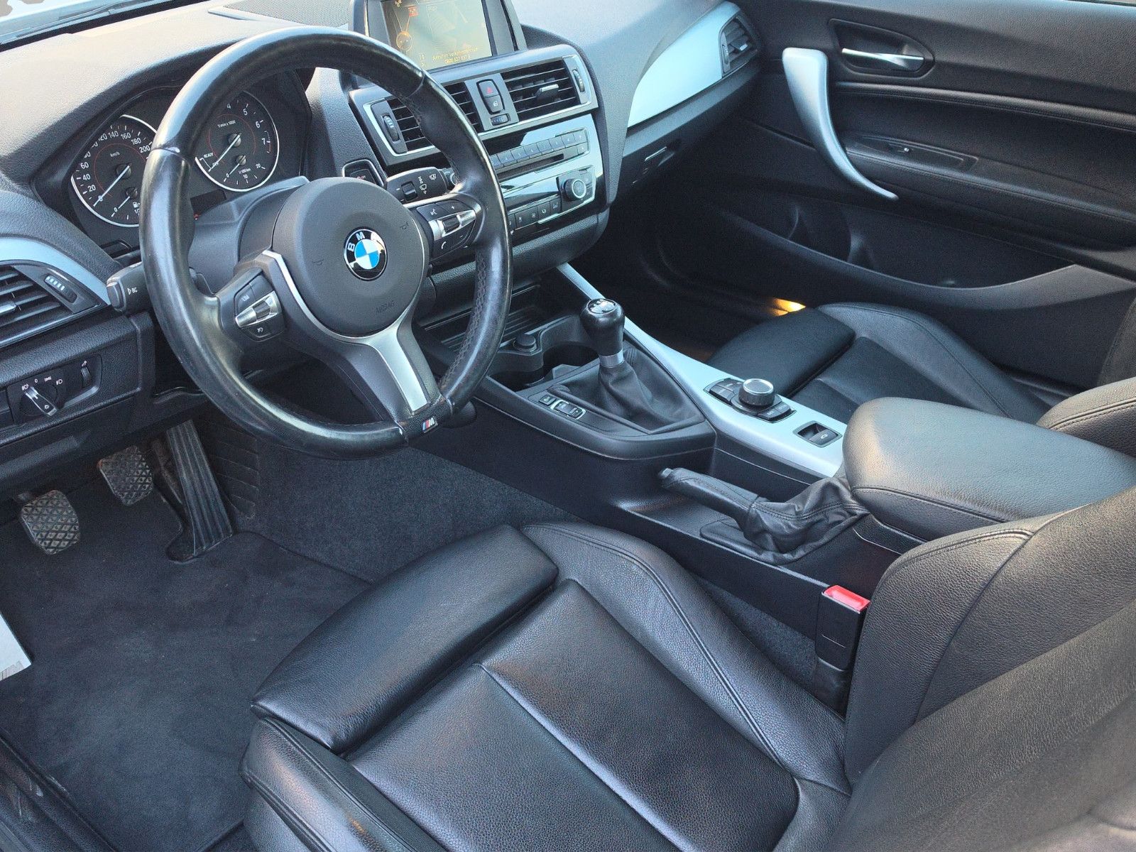 Fahrzeugabbildung BMW 218i Cabrio M Sport LEDER XENON SHZ TEMPOMAT