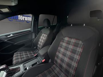Volkswagen Golf - 12