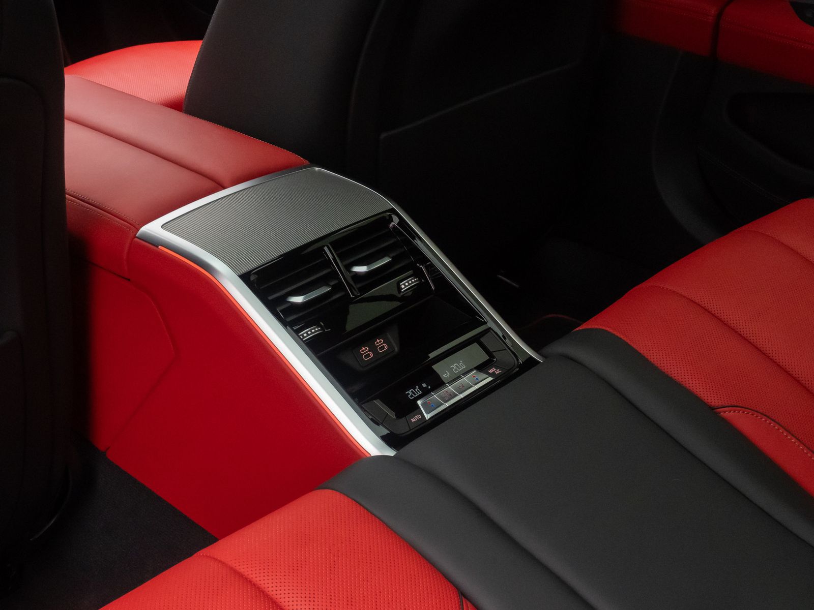 Fahrzeugabbildung BMW M850i xD Gran Coup&eacute; Panorama Individual B&W Voll