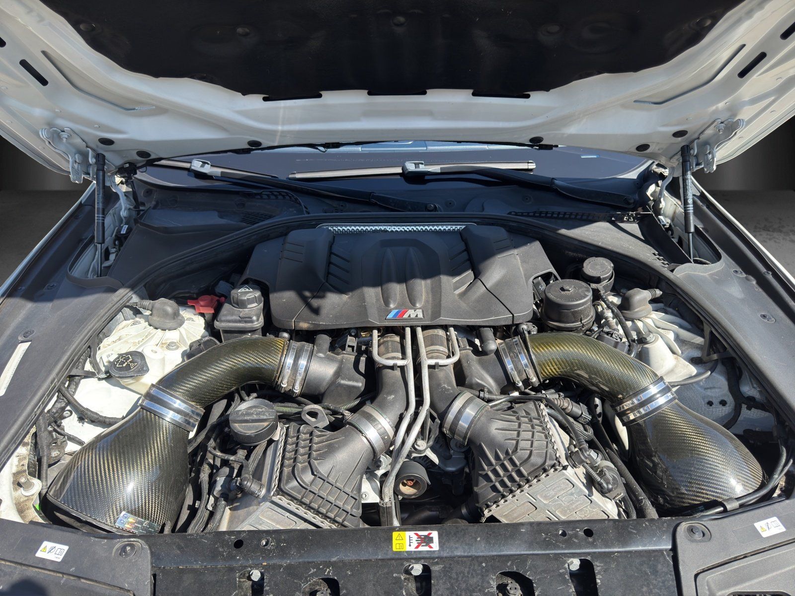 Fahrzeugabbildung BMW M5 4.4 V8 1. HAND/KW-Fahrwerk/Eventuri-Ansaugung