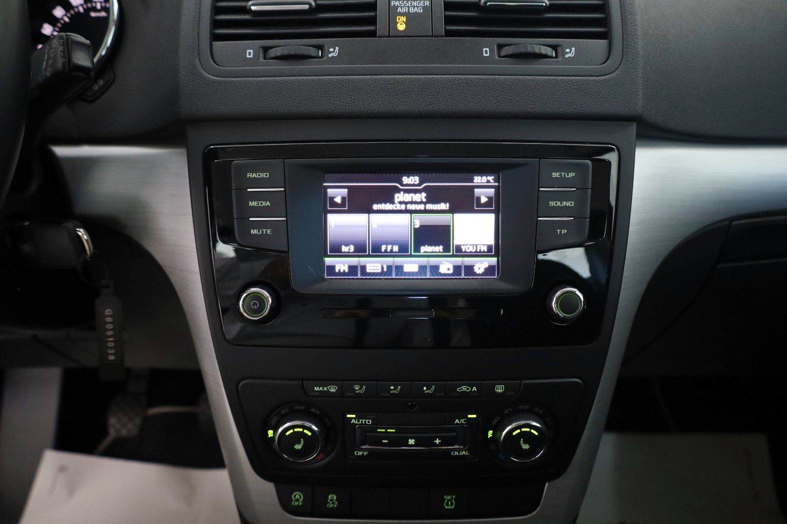 Fahrzeugabbildung SKODA Yeti Ambition SH,PDC,8-fach bereift