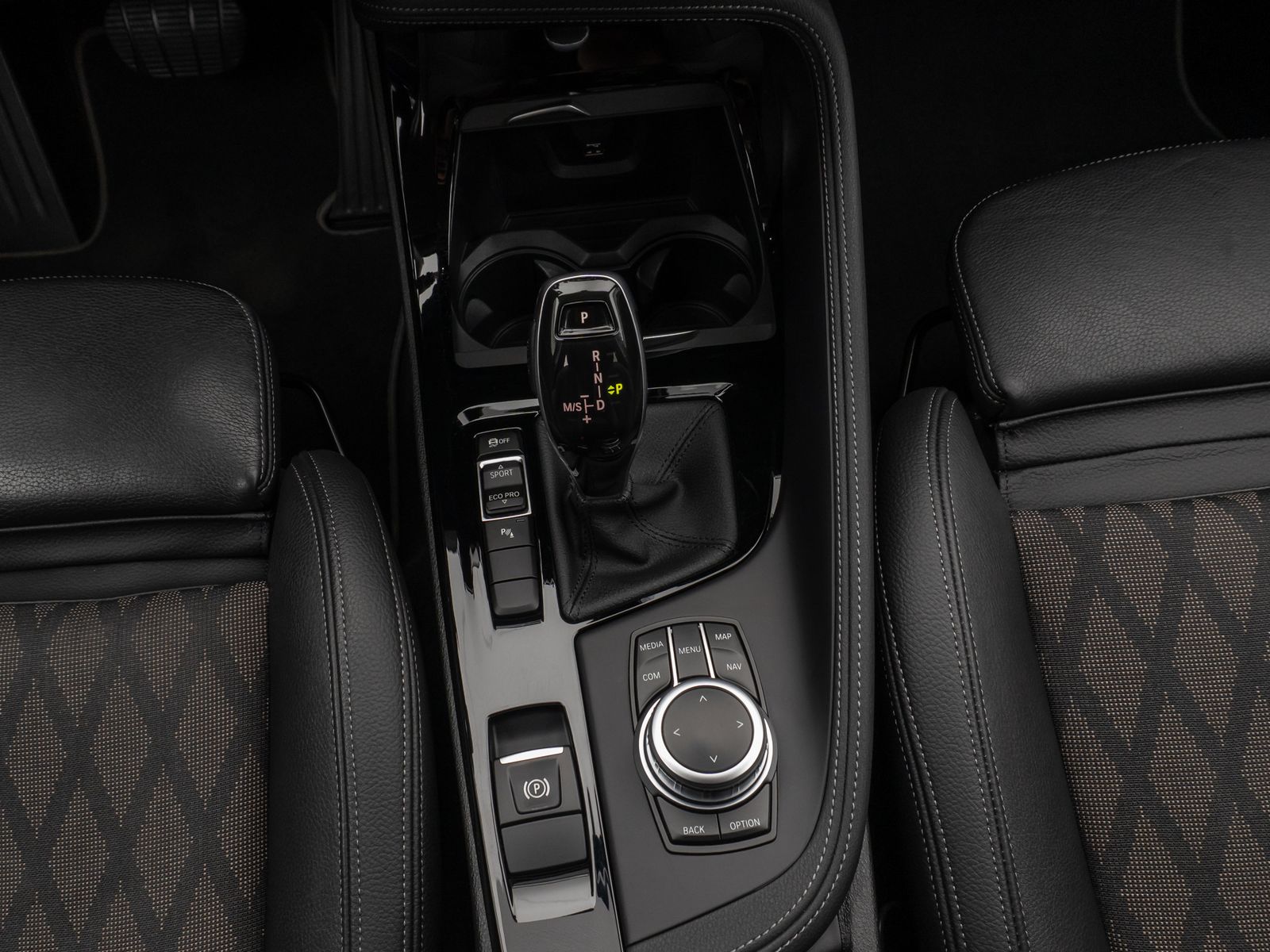 Fahrzeugabbildung BMW X1 sD18i xLine Kamera DAB HiFi DrivAssist Sport