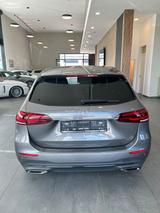 Mercedes-Benz B 200 Sport Leder Navi Led - Mercedes-Benz B 200: mit Navigationssystem
