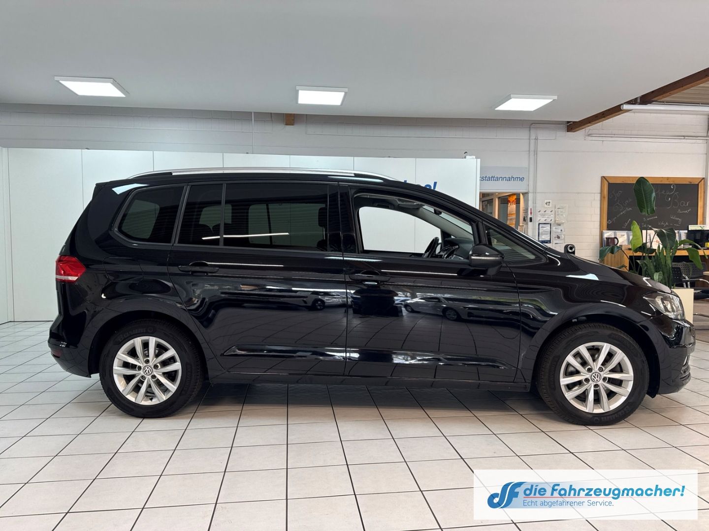 Fahrzeugabbildung Volkswagen Touran Comfortline 2,0TDi Navi Dyn. Kurvenlicht