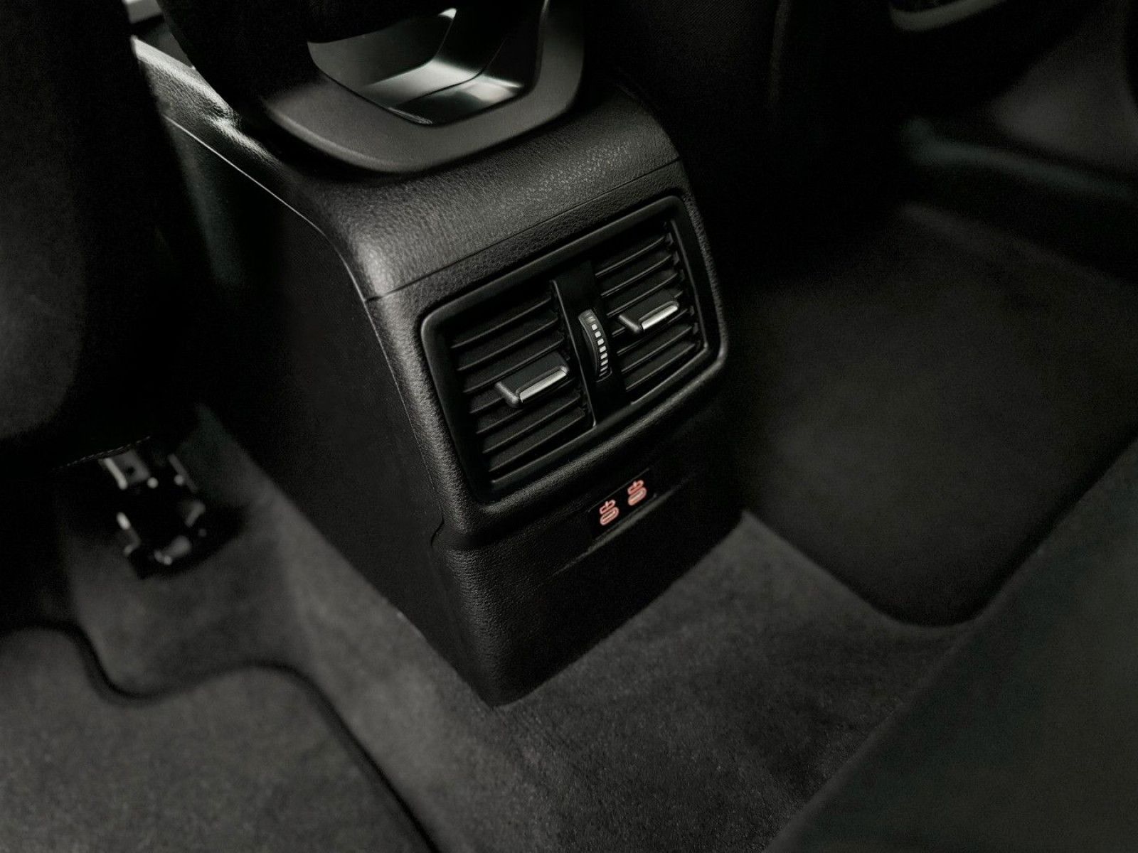 Fahrzeugabbildung BMW X1 xD25e DAB Navi Lordos PDC Geschwindigkeitsreg
