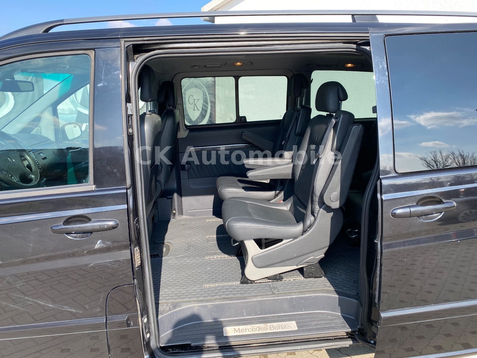 Fahrzeugabbildung Mercedes-Benz Viano 3.0 CDI lang Activity/6 Sitze/Leder/AHK