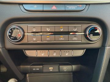 Kia Ceed 1.5 T-GDI Kamera PDC SHZ Klima CarPlay