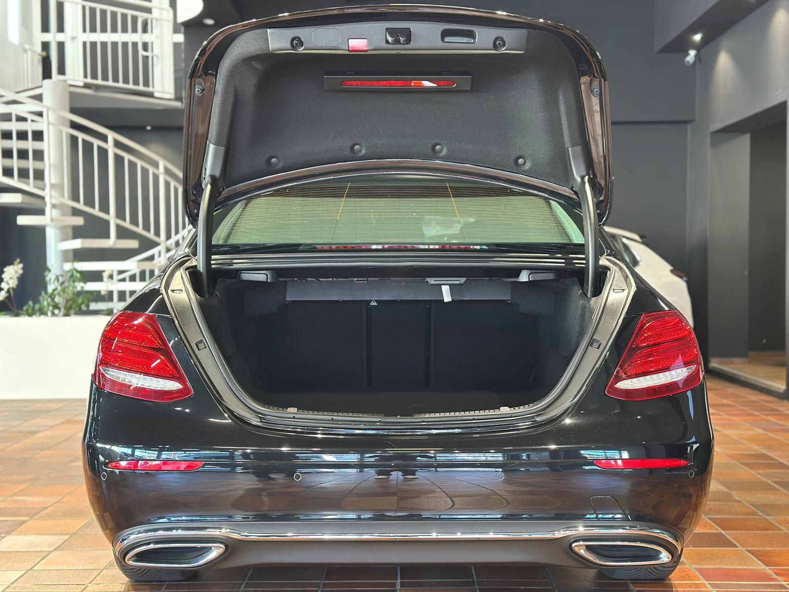Mercedes-Benz E 220 LIMOUSINE AVANTGARDE DISTRONIC COMAND 360° foto 6