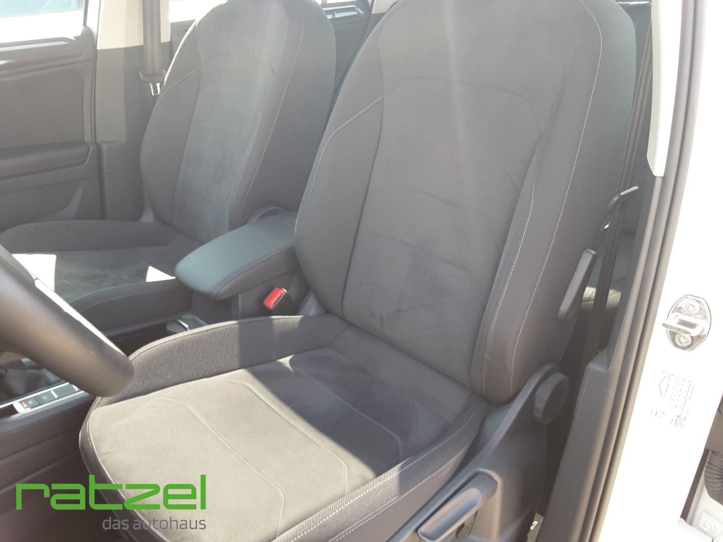 Fahrzeugabbildung Volkswagen Tiguan 4Motion Elegance 2.0 TDI 7-Gang-DSG