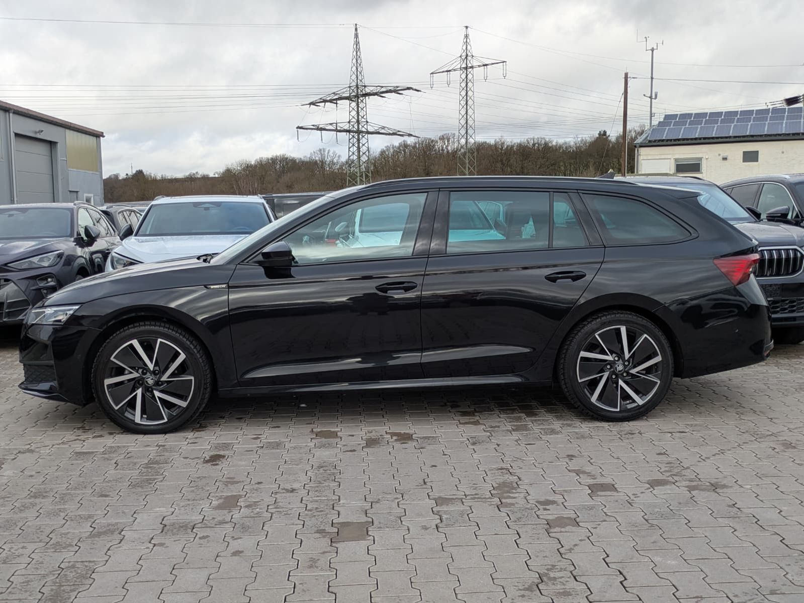 Fahrzeugabbildung SKODA Octavia 1.5 DSG Sportline PANO*MATRIX*AHK*5J.GAR