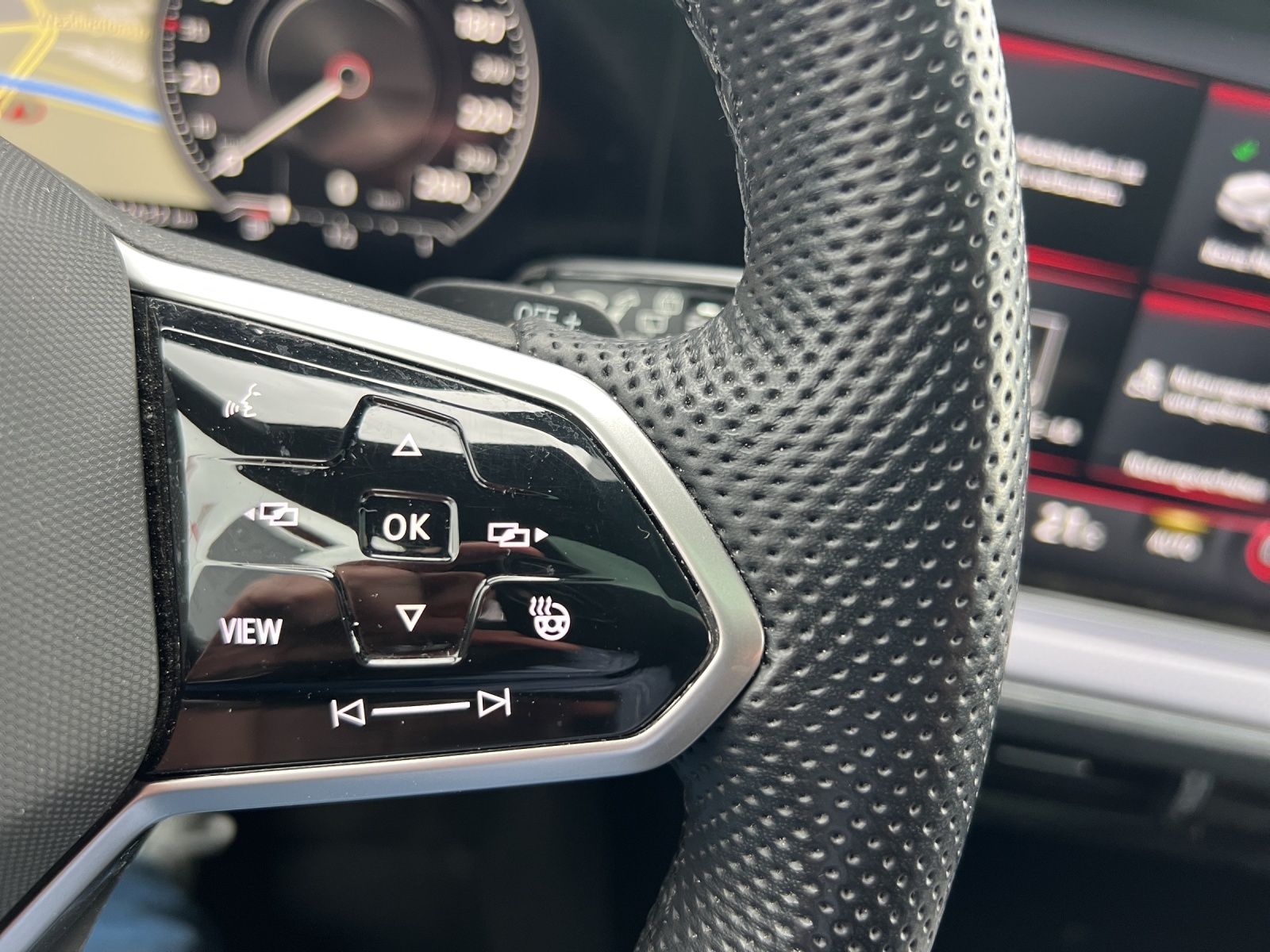 Fahrzeugabbildung Volkswagen Touareg R-Line 4M TDI IQ.Light ACC AHK LUFT STH