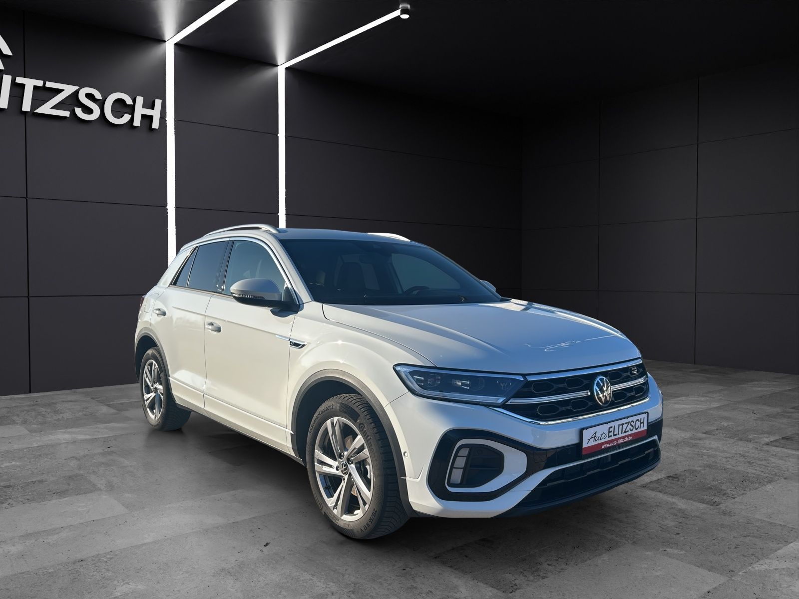 Fahrzeugabbildung Volkswagen T-Roc R-Line TSI IQ.Light ACC SH RearView AppCon