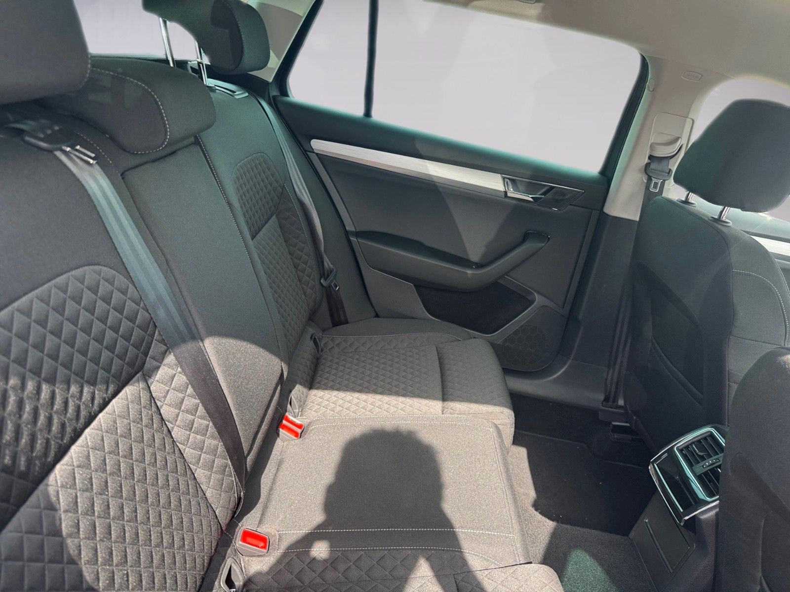 Fahrzeugabbildung SKODA Superb Combi Ambition 1.5 TSI