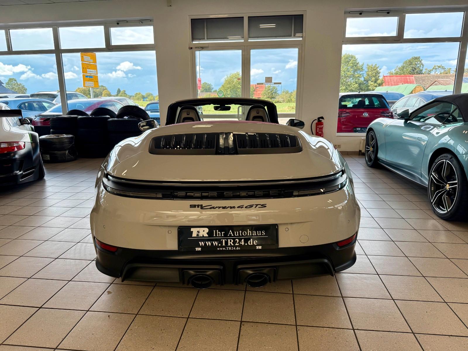 Porsche 911 992 Carrera 4 GTS Cabrio