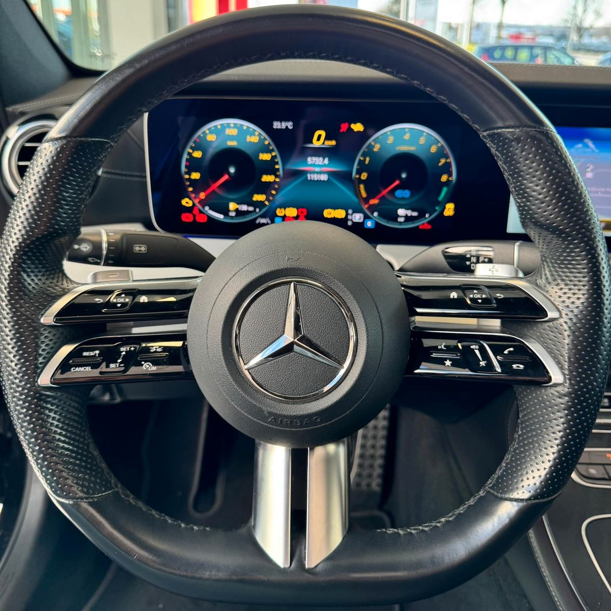 Fahrzeugabbildung Mercedes-Benz E 300 E Limousine E 300 e